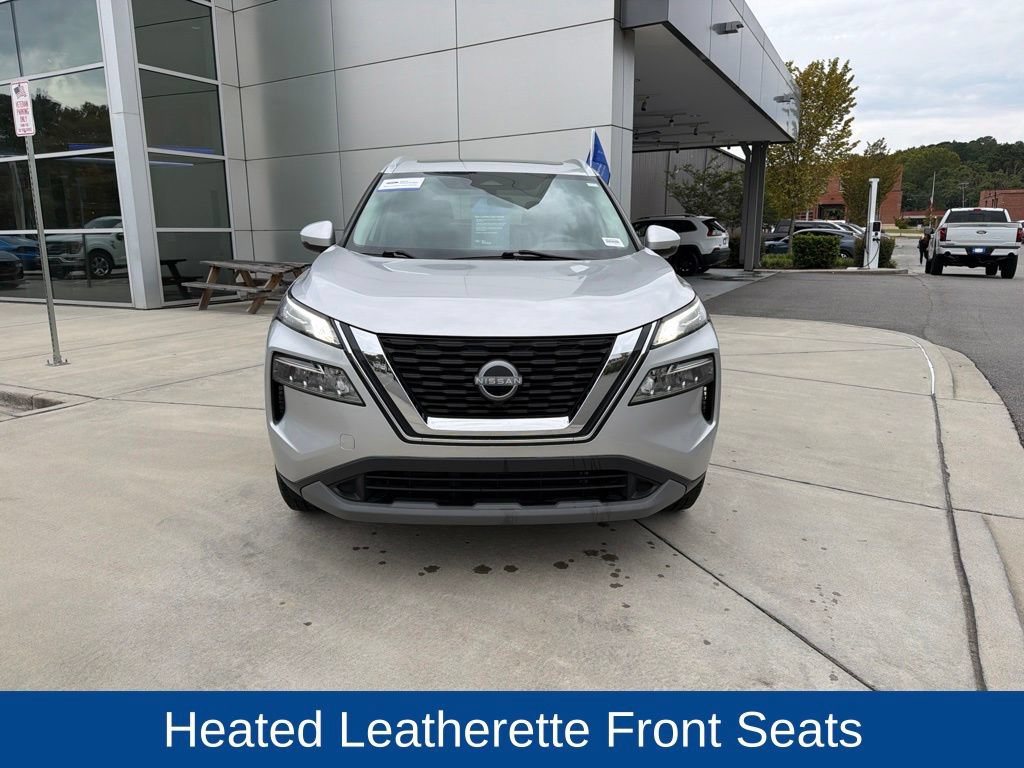 Used 2022 Nissan Rogue SV w/ SV Premium Package FWD image 2