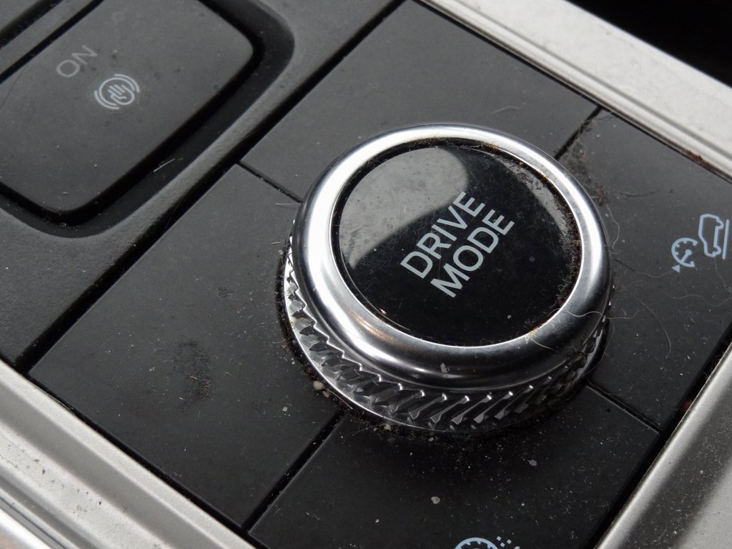 Certified 2022 Ford Explorer XLT w/ Equipment Group 202A image 18