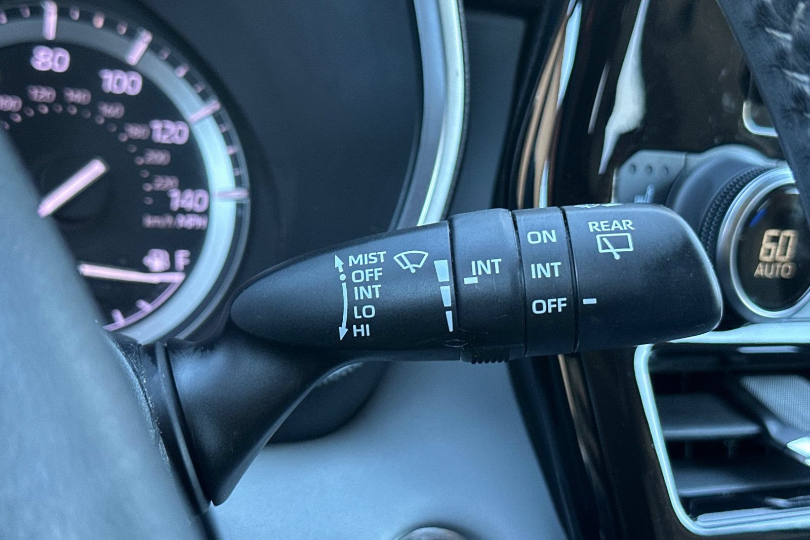 Used 2022 Toyota Highlander XLE AWD/4WD image 40