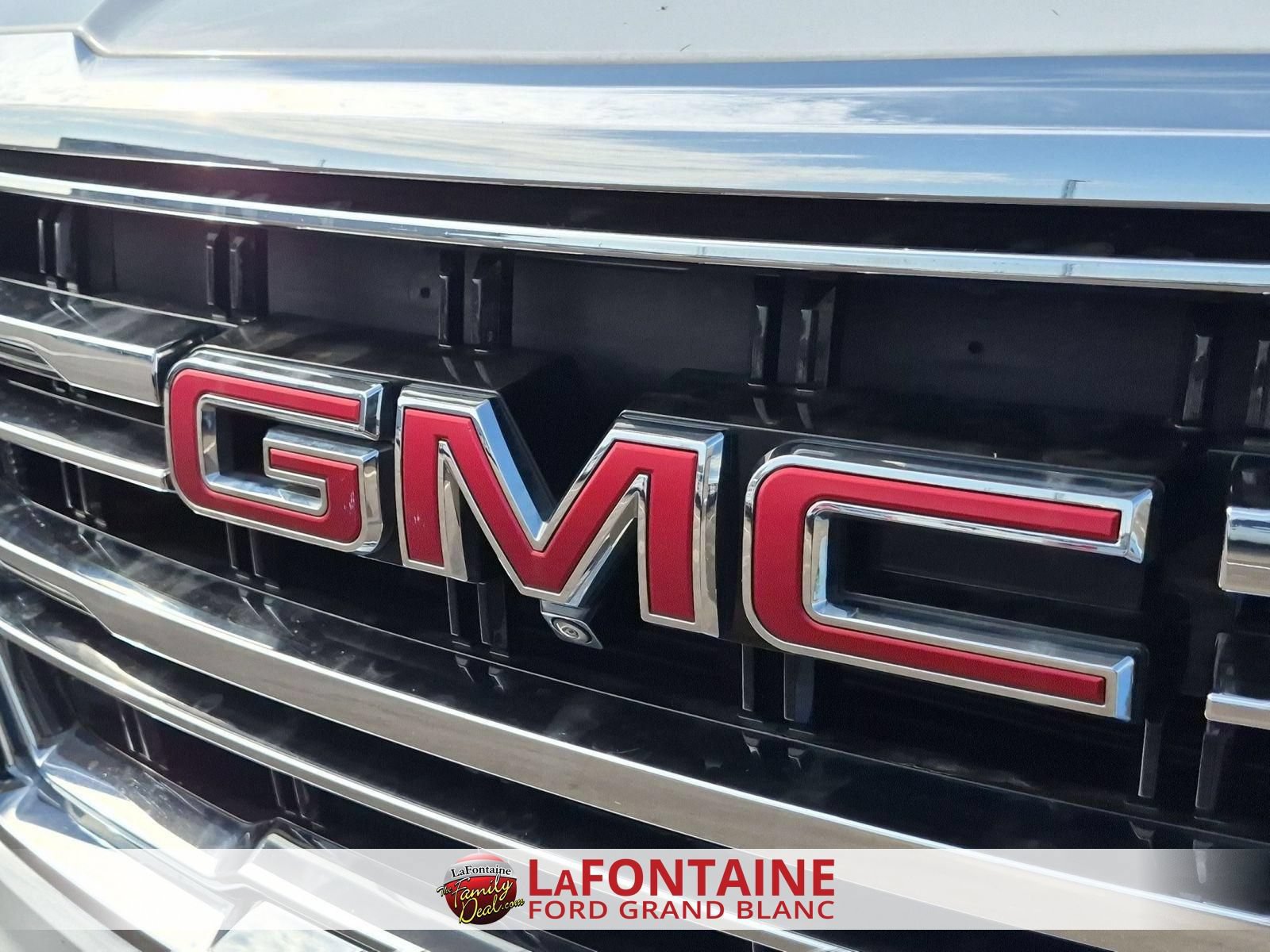 Used 2024 GMC Yukon XL SLT w/ SLT Luxury Package AWD/4WD image 9