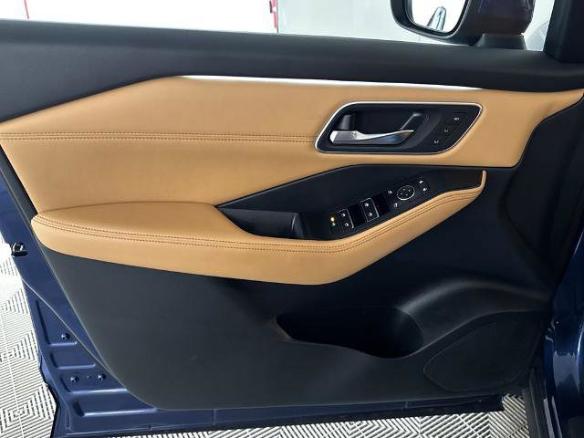 Used 2022 Nissan Rogue Platinum w/ Head-Up Display Package image 11