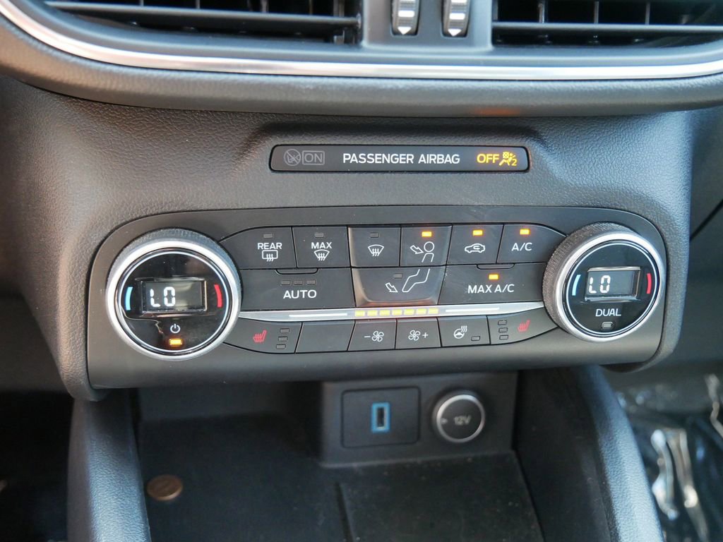 Certified 2020 Ford Escape Titanium AWD/4WD image 23