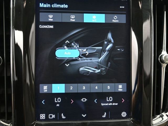 Used 2022 Volvo XC60 B5 Momentum image 22