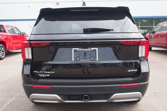 Certified 2025 Ford Explorer Platinum w/ LUX Leather Package AWD/4WD image 6