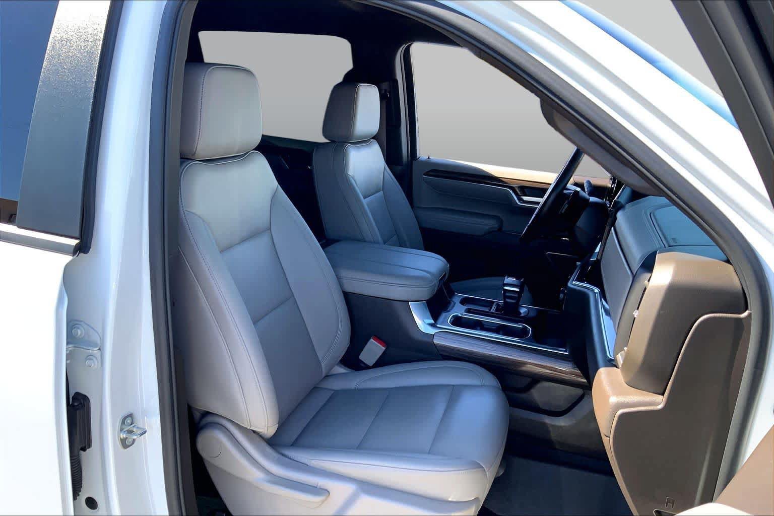 Used 2024 Chevrolet Silverado 1500 LT Trail Boss w/ Convenience Package II AWD/4WD image 9