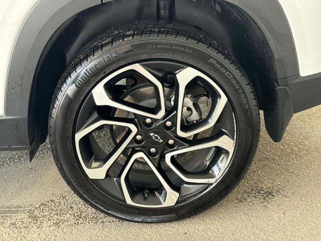 Used 2025 Chevrolet Trax RS w/ Sunroof Package FWD image 5