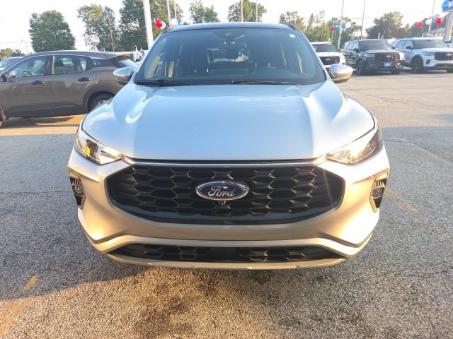 Certified 2023 Ford Escape ST-Line Select w/ Tech Pack #2 AWD/4WD image 2