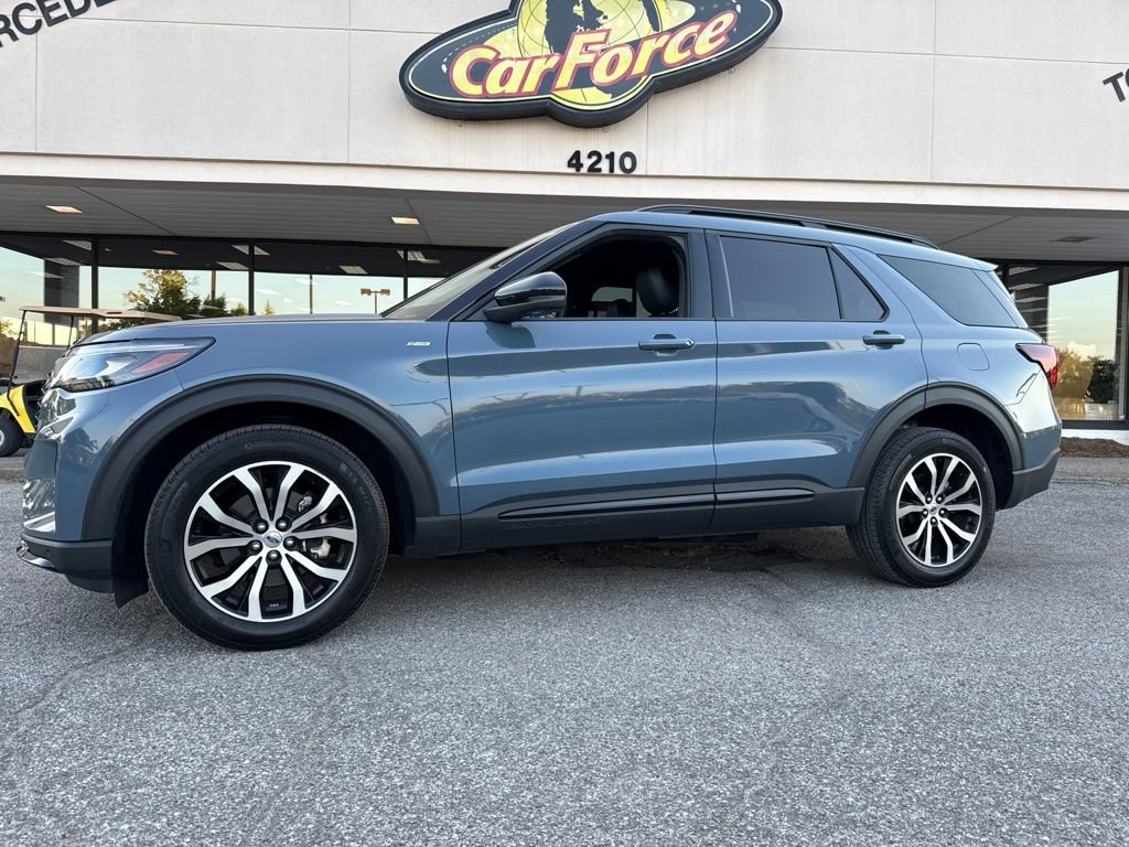 Certified 2025 Ford Explorer ST-Line AWD/4WD image 15