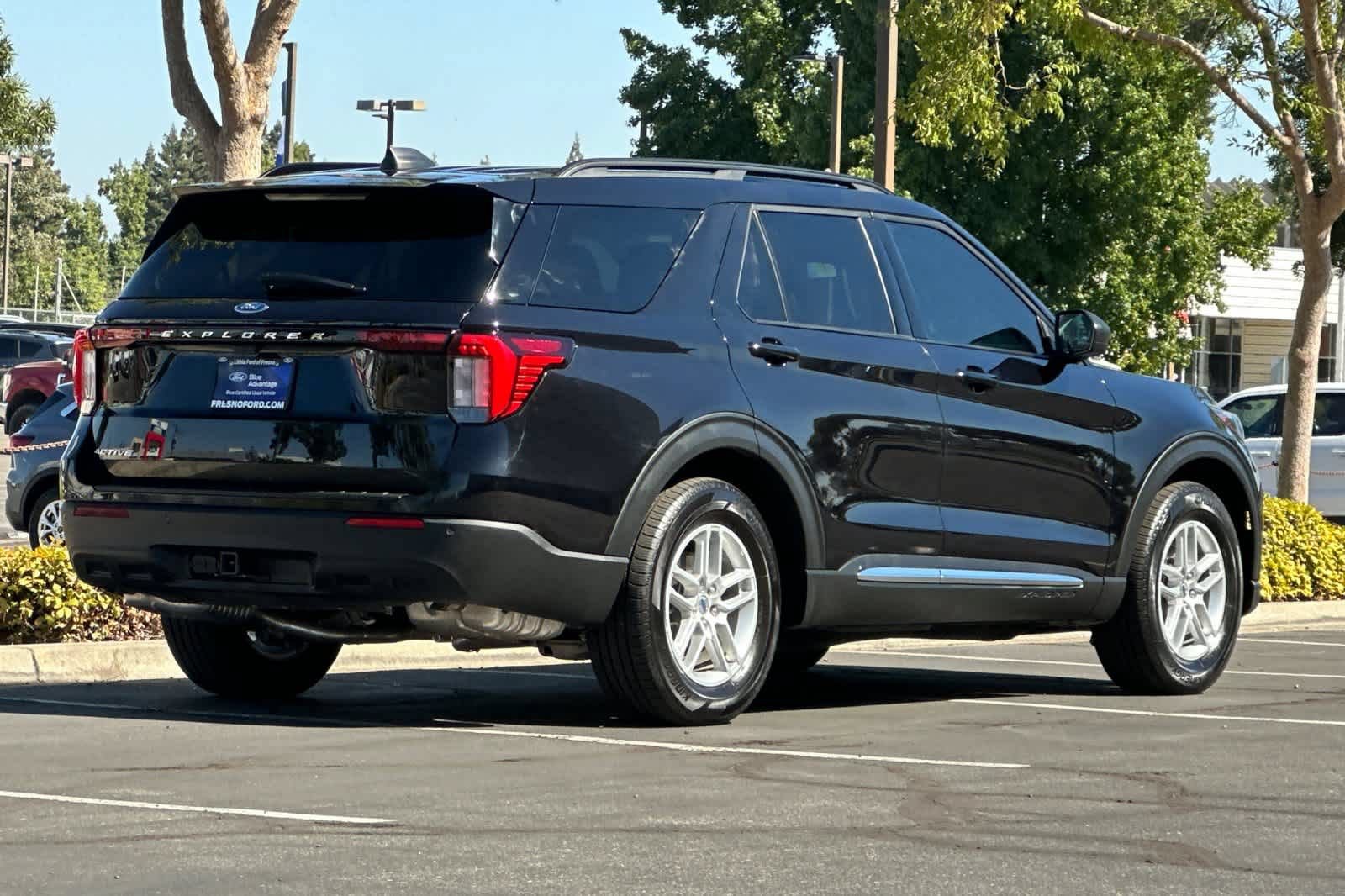 Certified 2025 Ford Explorer Active RWD video 2