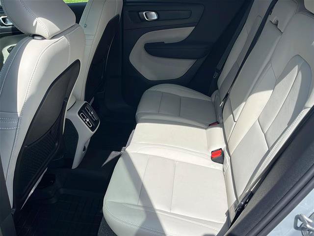 Used 2025 Volvo XC40 B5 Plus AWD/4WD image 17