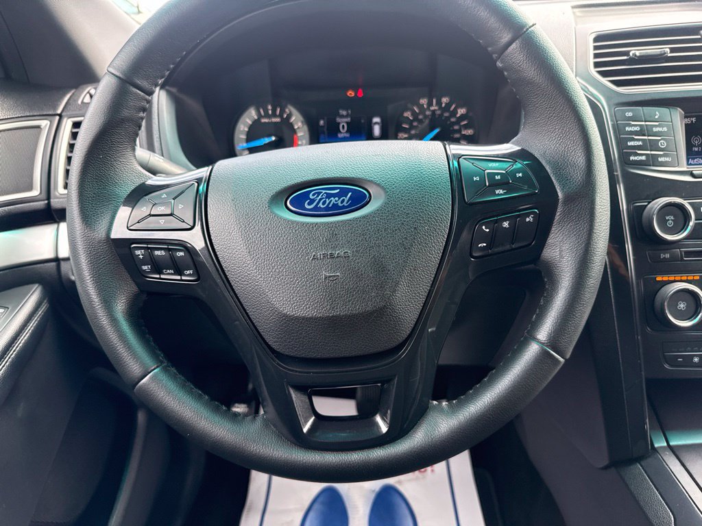 Certified 2017 Ford Explorer XLT FWD image 15