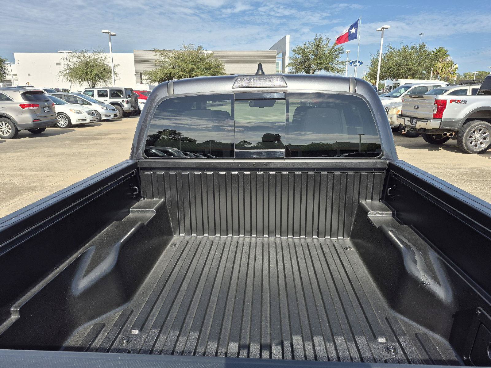 Used 2022 Toyota Tacoma SR5 RWD image 12