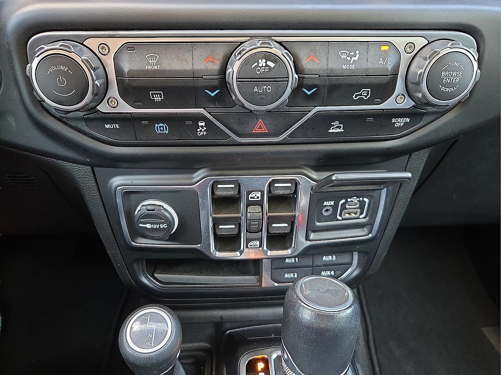 Used 2023 Jeep Wrangler Unlimited Sahara AWD/4WD image 17