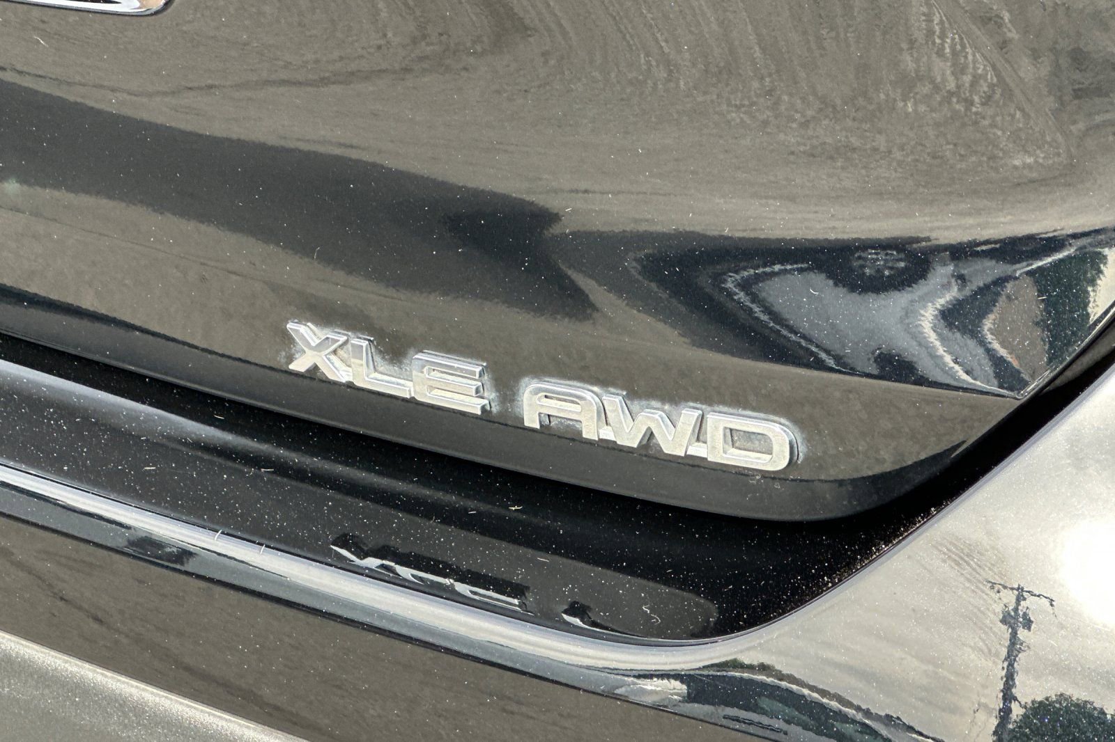 Used 2022 Toyota Highlander XLE AWD/4WD image 22