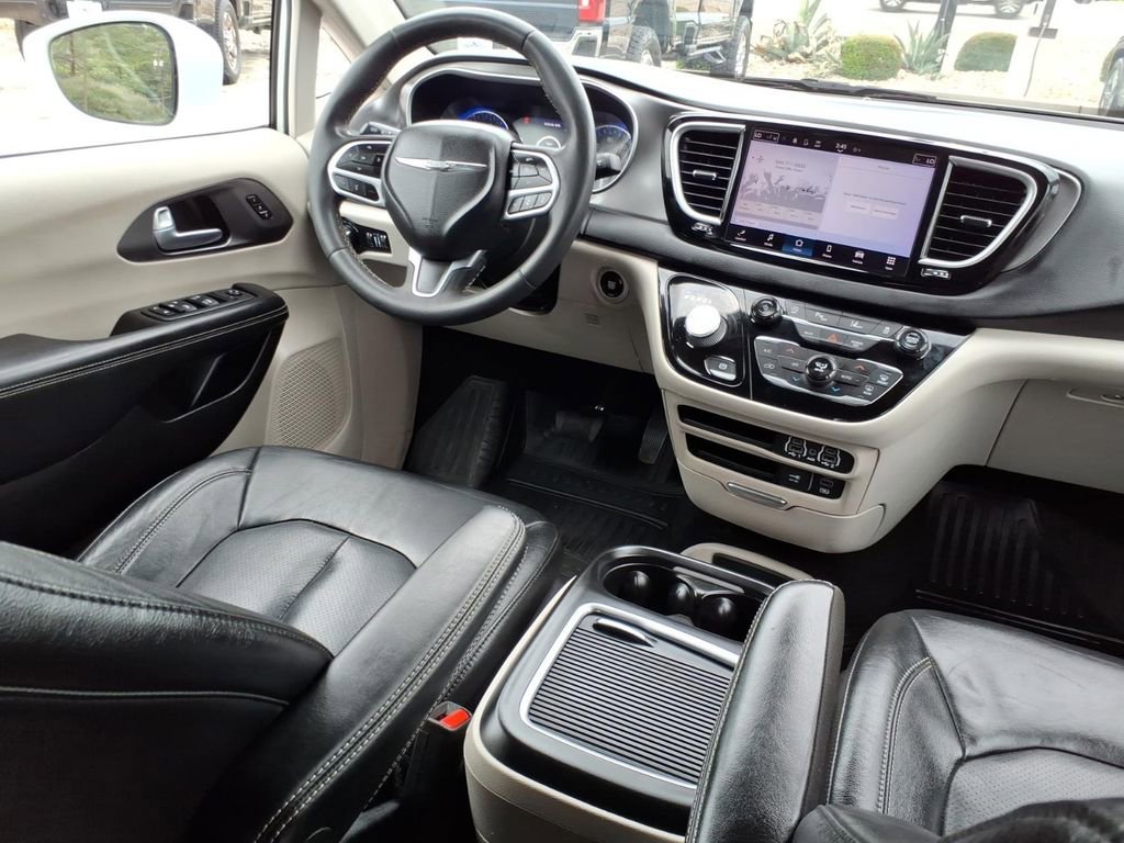 Used 2022 Chrysler Pacifica Touring-L FWD image 7