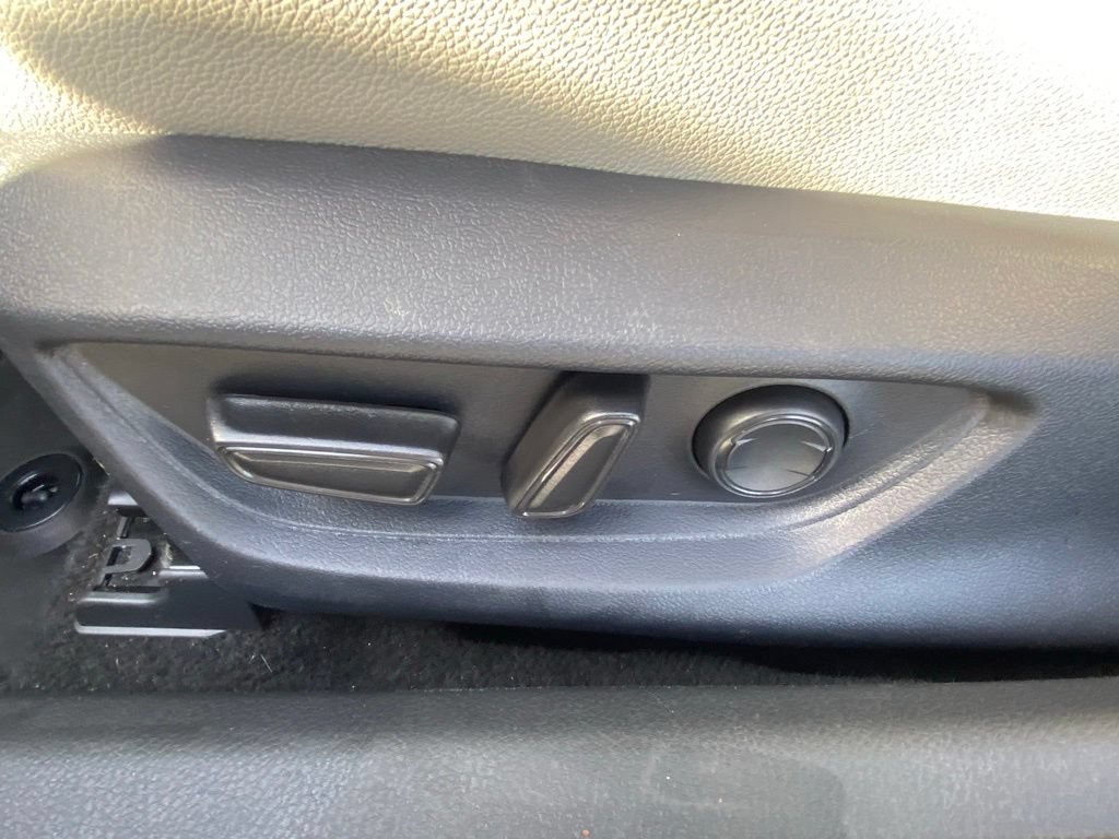 Used 2026 Toyota Camry XLE FWD image 10