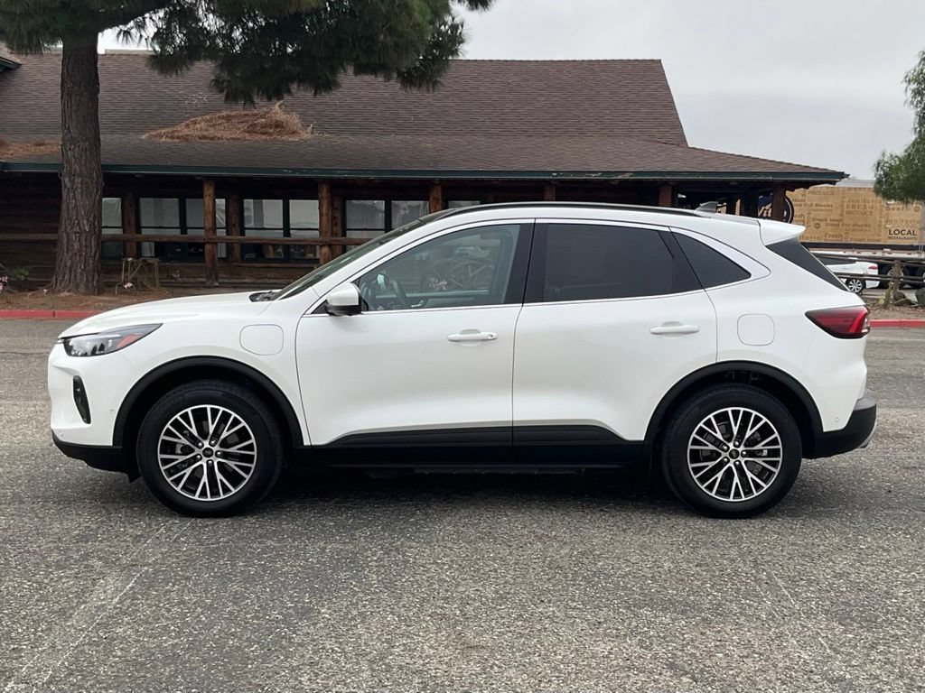 Certified 2024 Ford Escape SE w/ PHEV Premium Package FWD image 3