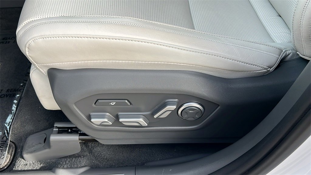 Used 2025 Hyundai Santa Fe Calligraphy image 12