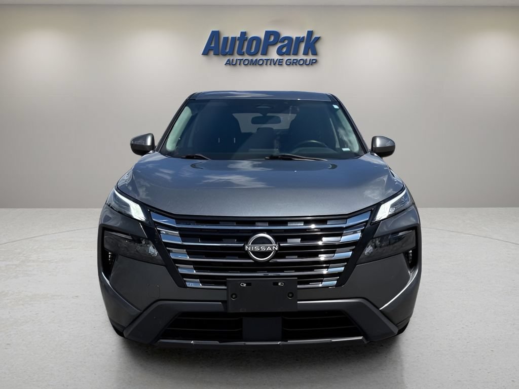 Used 2024 Nissan Rogue SV AWD/4WD image 2