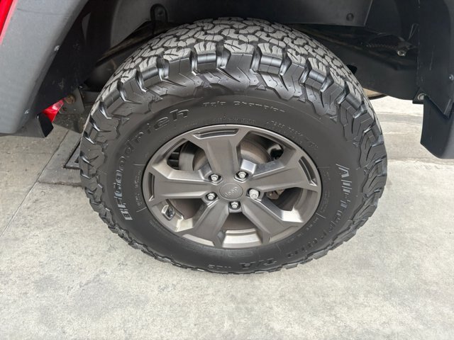 Used 2017 Jeep Wrangler Unlimited Rubicon AWD/4WD image 25