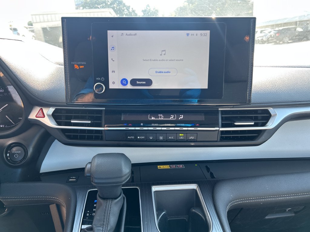 Used 2025 Toyota Sienna LE FWD image 18