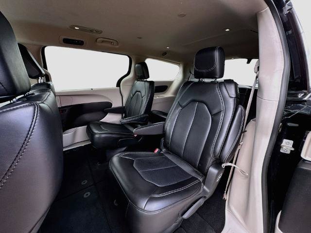 Used 2024 Chrysler Pacifica Touring-L FWD image 19