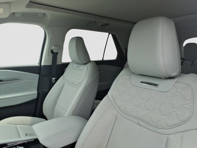 Certified 2025 Ford Explorer Platinum w/ Ultimate Package AWD/4WD image 18