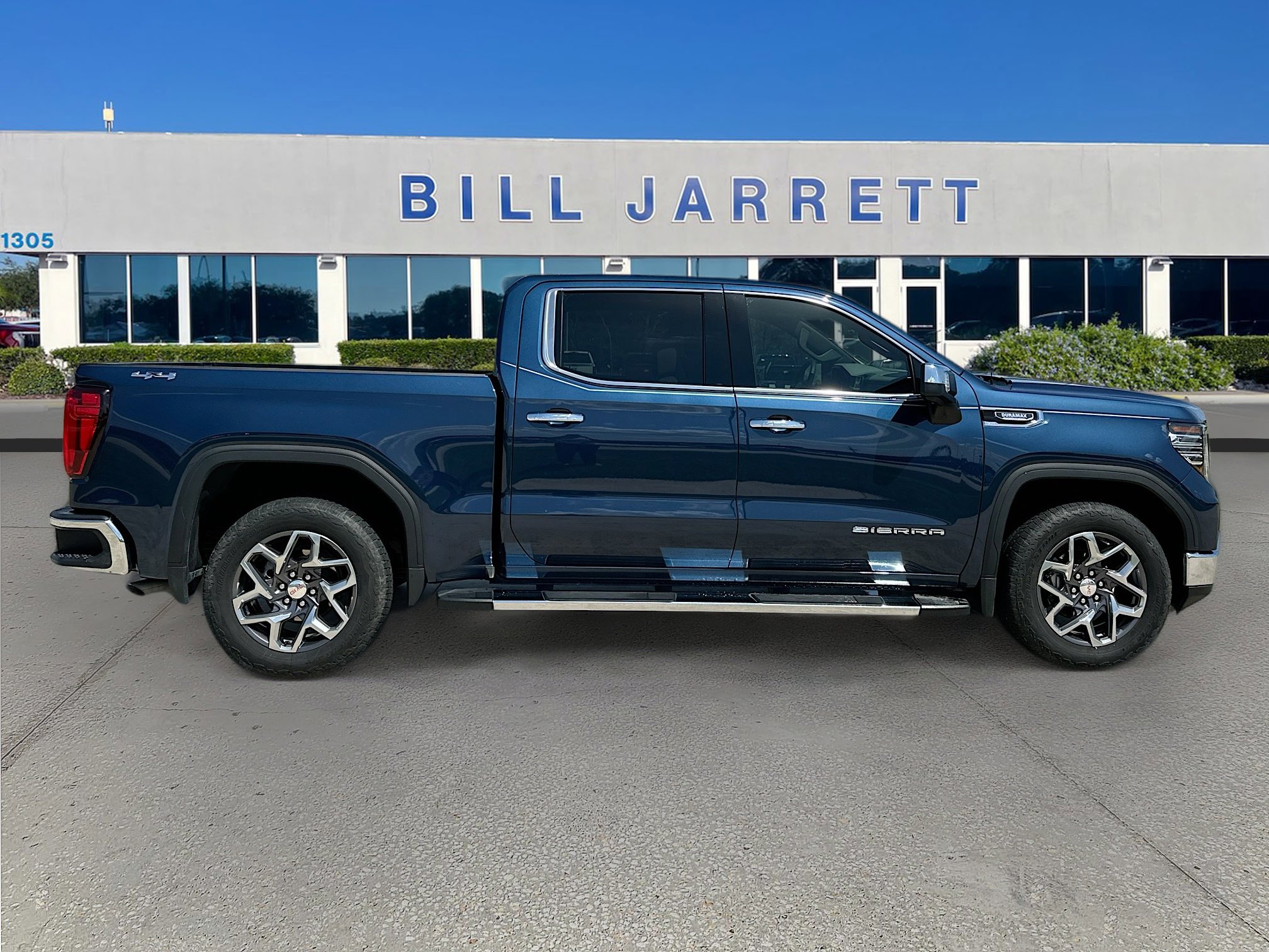 Used 2023 GMC Sierra 1500 SLT w/ SLT Premium Plus Package AWD/4WD image 8