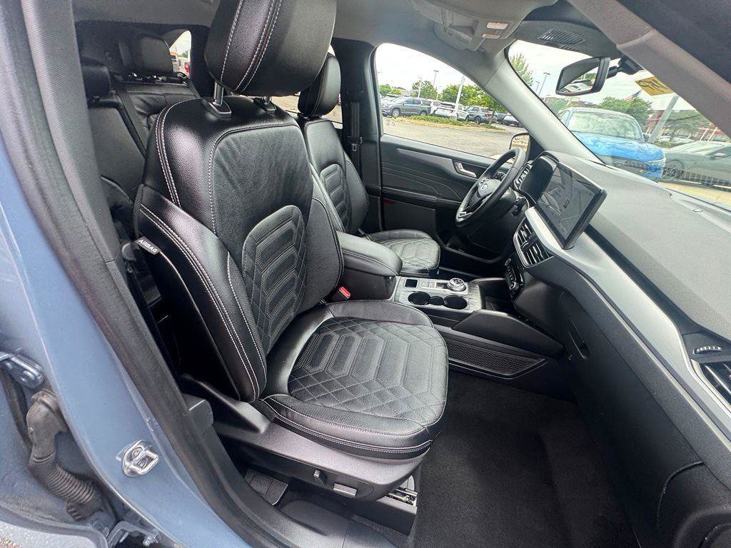 Certified 2023 Ford Escape Platinum w/ Premium Technology Package AWD/4WD image 19