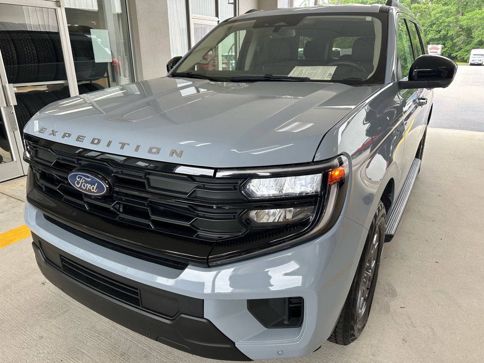 Certified 2025 Ford Expedition Active RWD image 2