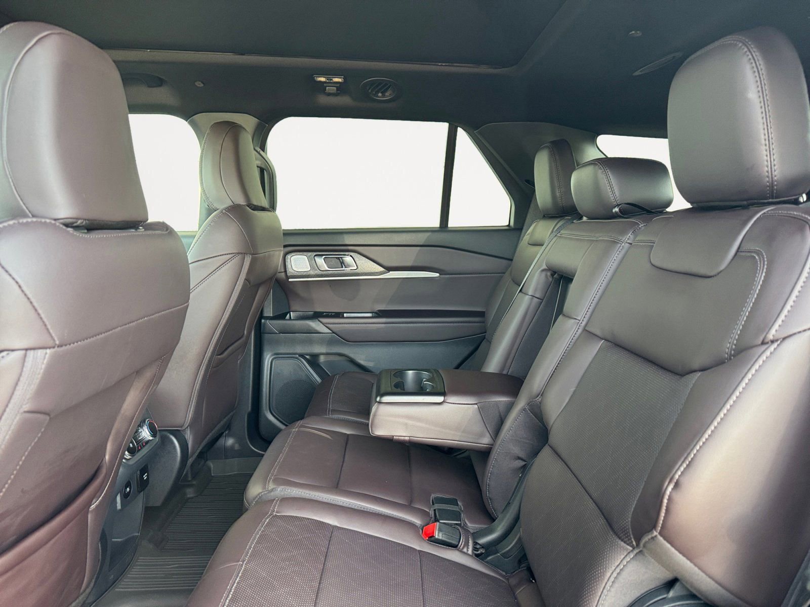 Certified 2025 Ford Explorer Platinum image 13