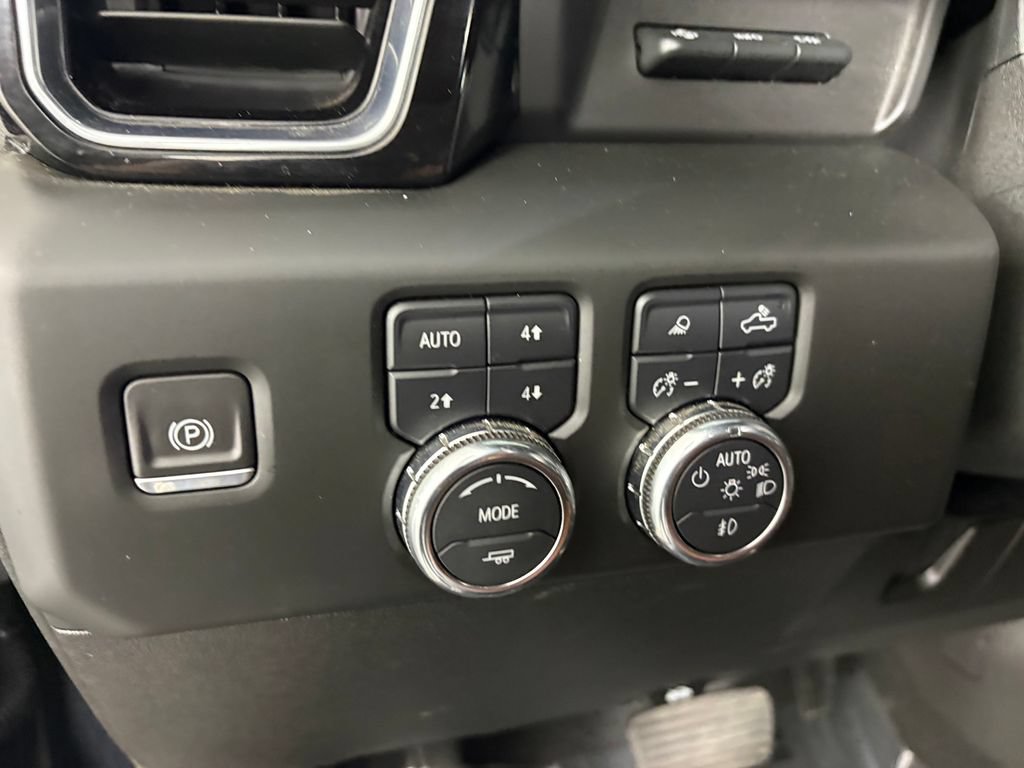 Used 2024 GMC Sierra 3500 Denali Ultimate AWD/4WD image 15