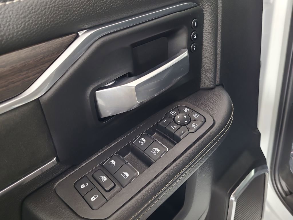 Used 2026 RAM 2500 Laramie AWD/4WD image 18