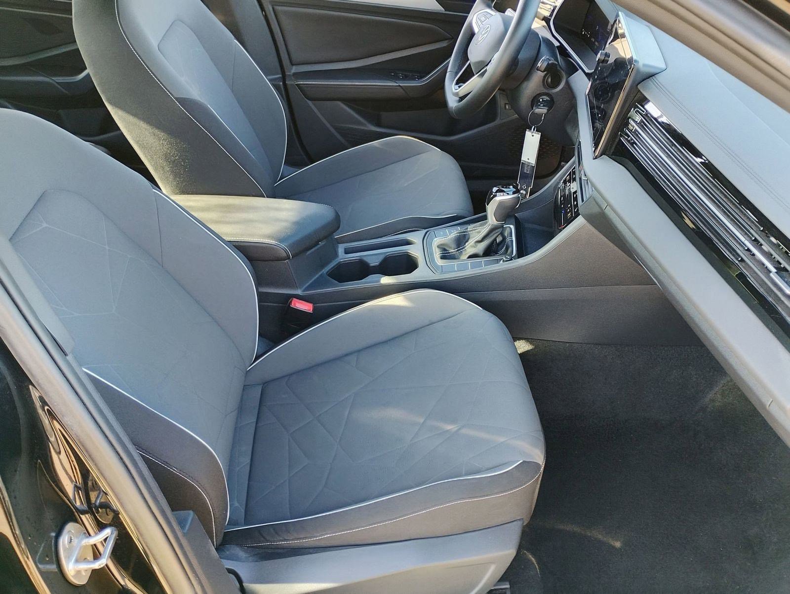 Used 2025 Volkswagen Jetta Sport image 26