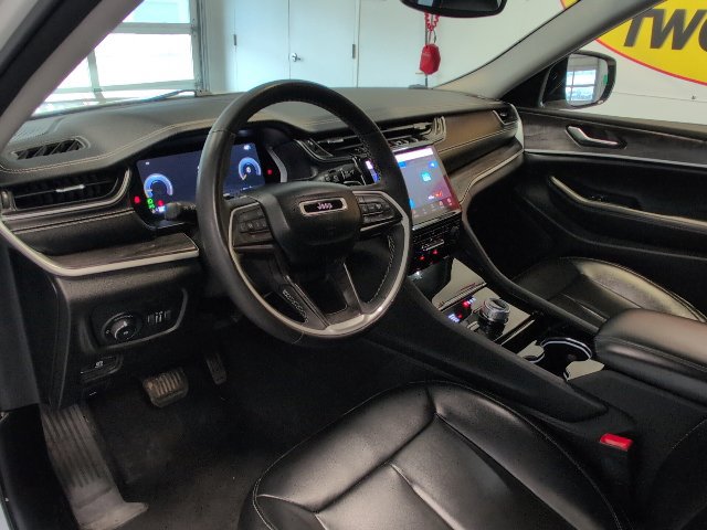 Used 2023 Jeep Grand Cherokee Limited AWD/4WD image 11