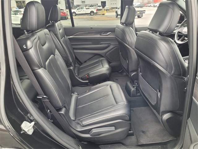 Used 2024 Jeep Grand Cherokee L Limited w/ Luxury Tech Group II image 17