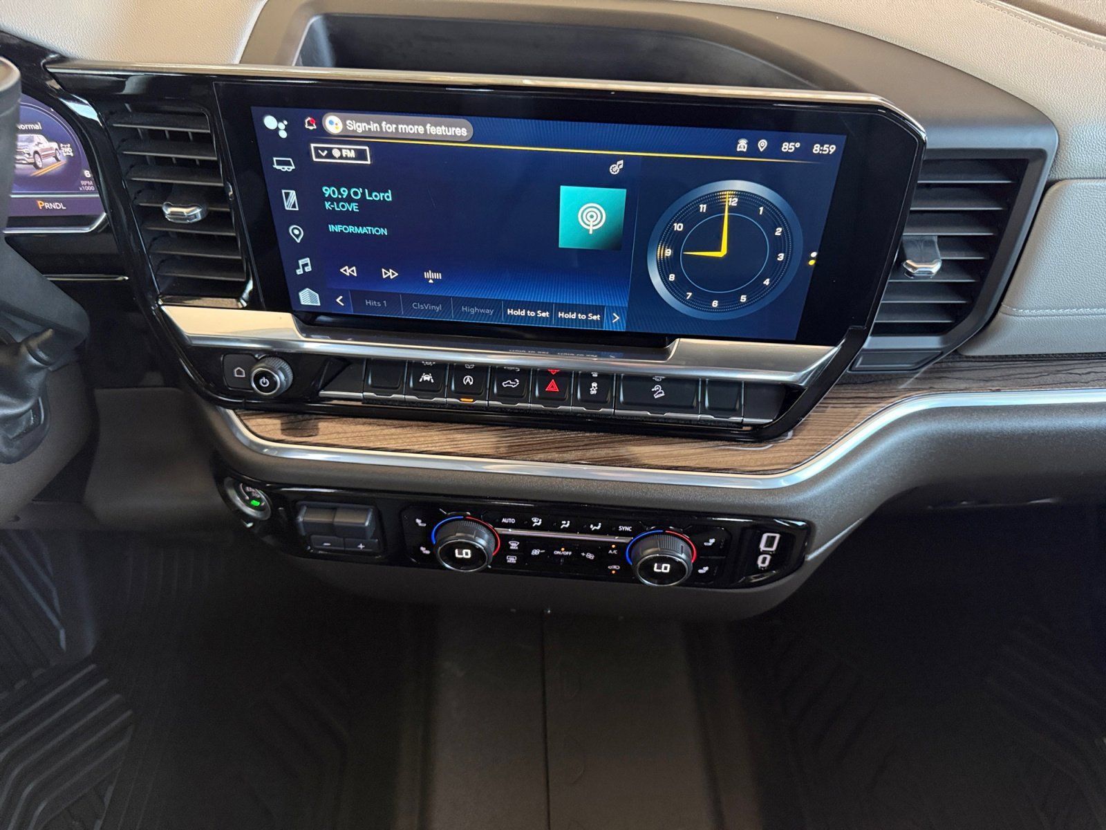 Used 2024 Chevrolet Silverado 1500 RST AWD/4WD image 15