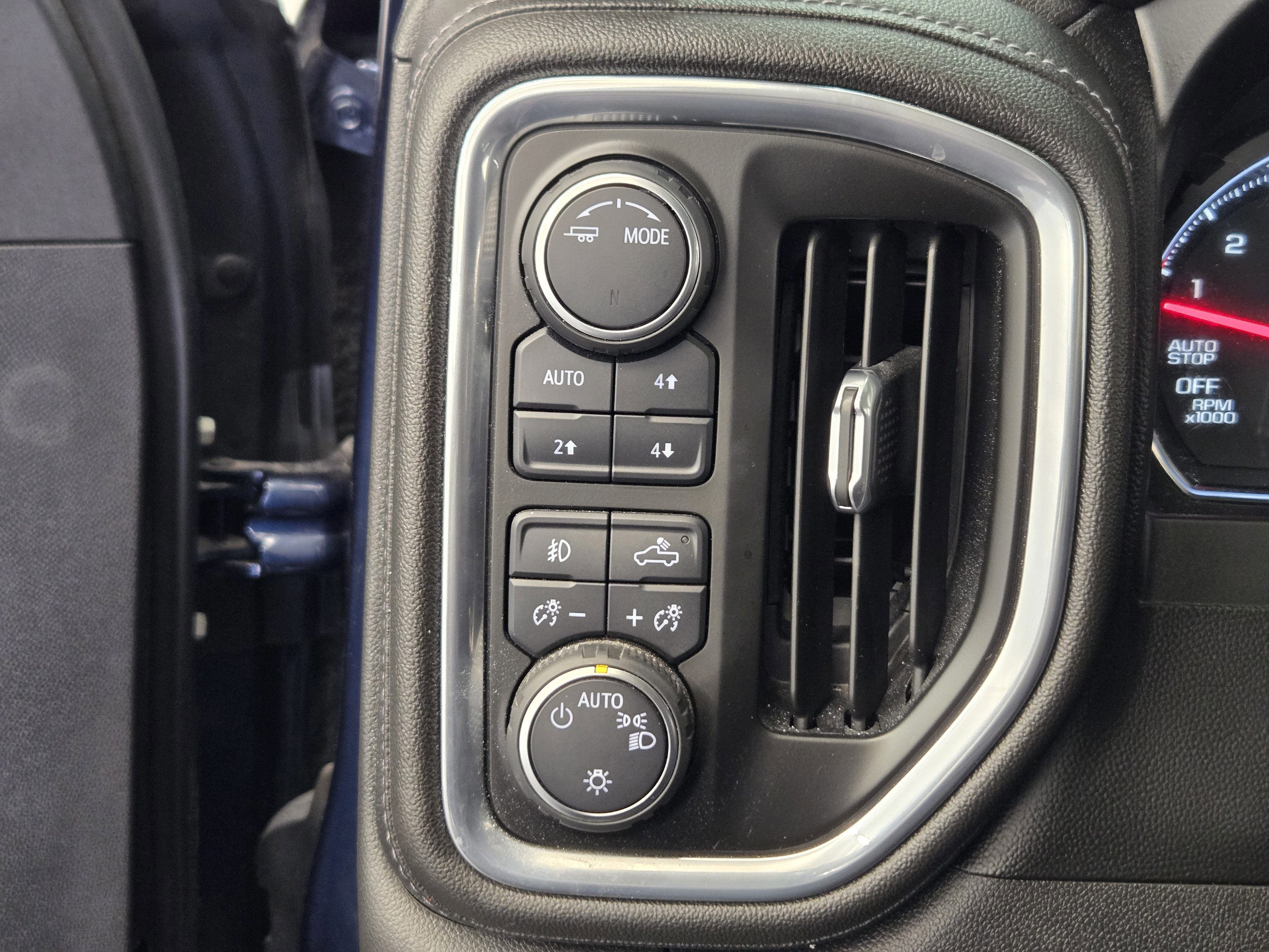 Used 2021 Chevrolet Silverado 1500 LT Trail Boss w/ Convenience Package II image 32