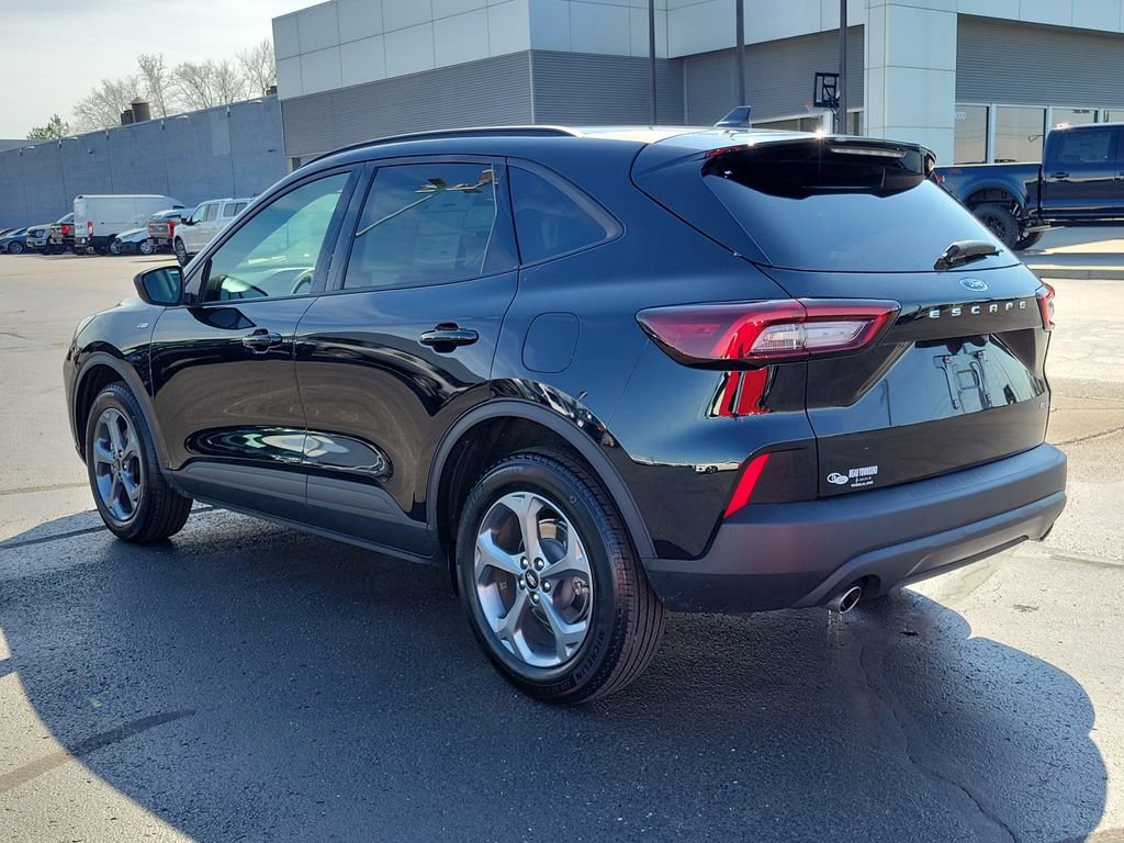 Certified 2025 Ford Escape ST-Line AWD/4WD image 3