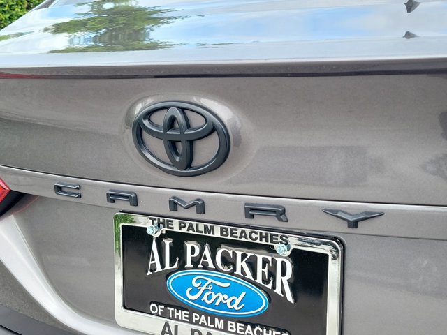 Used 2020 Toyota Camry SE FWD image 14