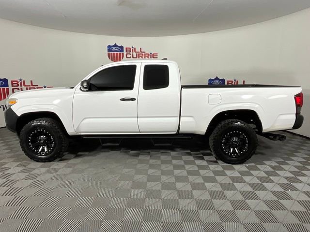 Used 2018 Toyota Tacoma SR image 6