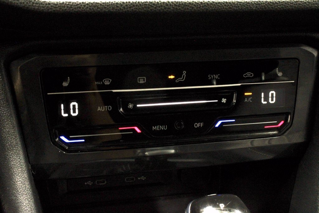 Used 2024 Volkswagen Tiguan SE FWD image 30