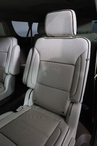 Used 2021 GMC Yukon XL Denali w/ Denali Premium Package AWD/4WD image 11