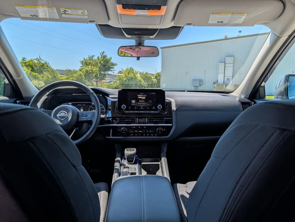 Used 2025 Nissan Pathfinder SV FWD image 6