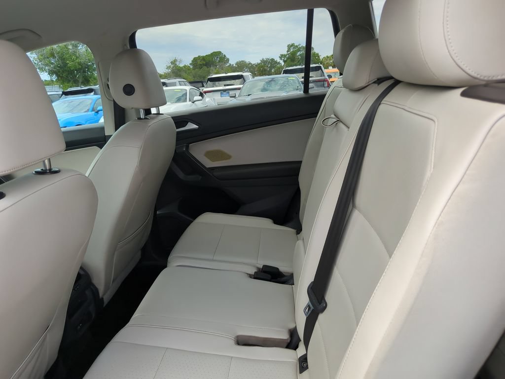 Used 2021 Volkswagen Tiguan SE FWD image 19