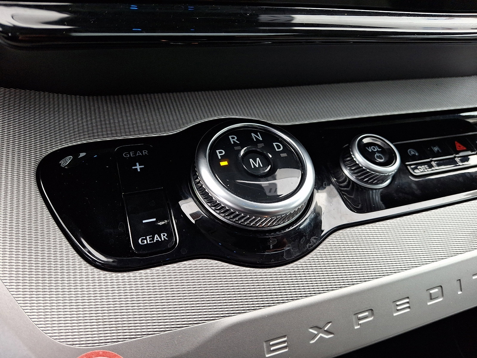 Certified 2025 Ford Expedition Active AWD/4WD image 17