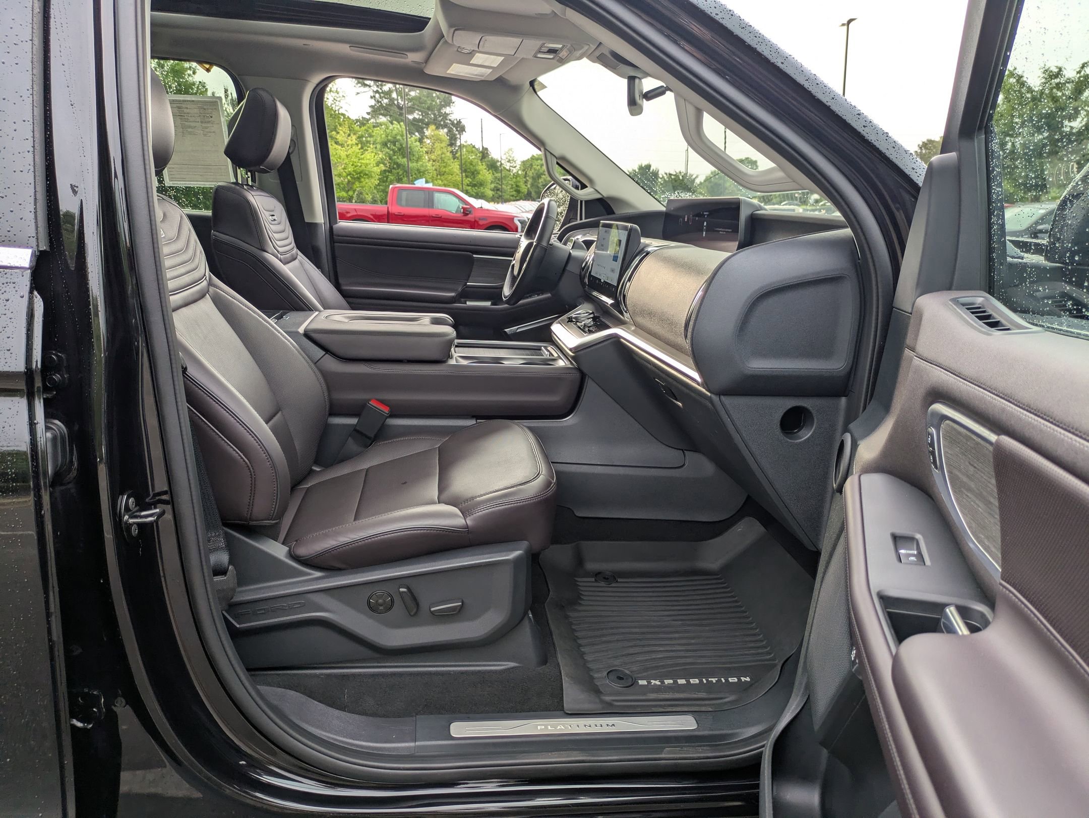 Certified 2025 Ford Expedition Platinum w/ Platinum Ultimate Package AWD/4WD image 36