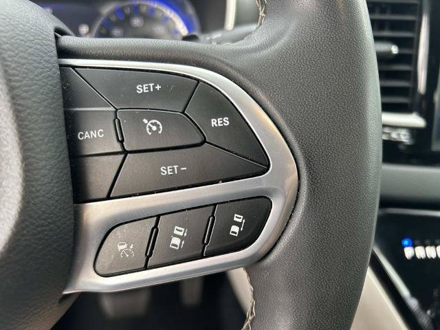 Used 2023 Chrysler Pacifica Touring-L FWD image 29