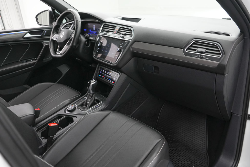 Used 2023 Volkswagen Tiguan SE R-Line AWD/4WD image 23