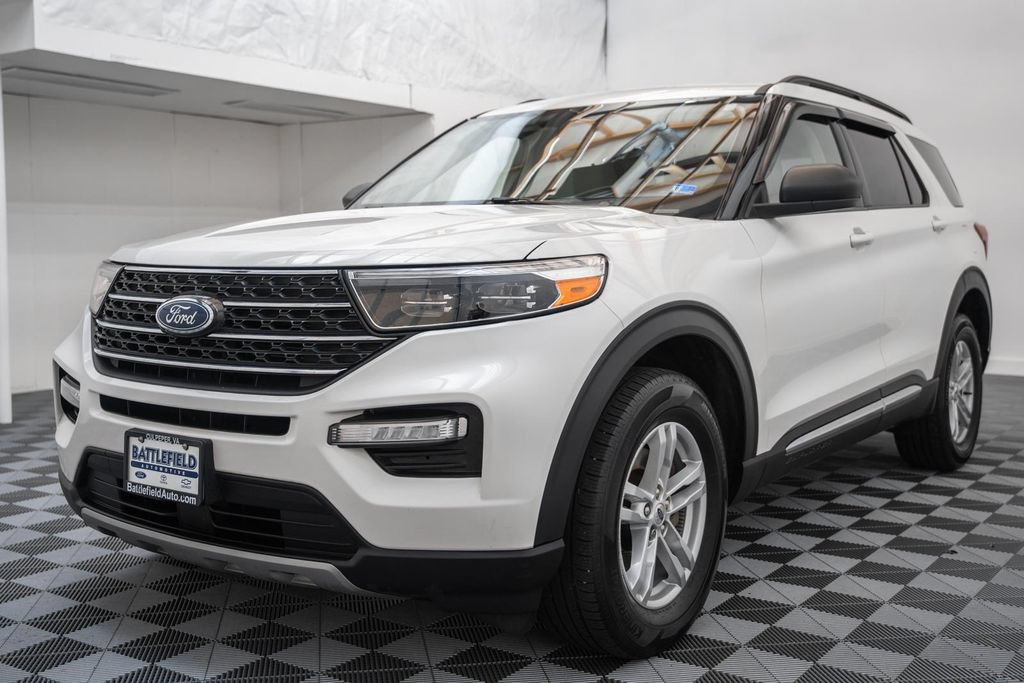 Certified 2023 Ford Explorer XLT w/ Equipment Group 202A AWD/4WD image 3